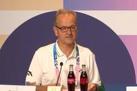 IOC-Sprecher Mark Adams spricht über den niederländischen Volleyball-Spieler Steven van de Velde.