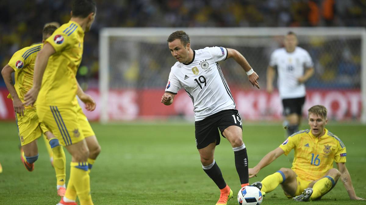 Nur anfangs quirlig, als falsche Neun im Sturm aber kaum zu sehen. Für die hohen Hereingaben der Mitspieler auch die falsche Besetzung. Enttäuschte. Muss in dieser Form um seinen Stammplatz bangen. Note: 5