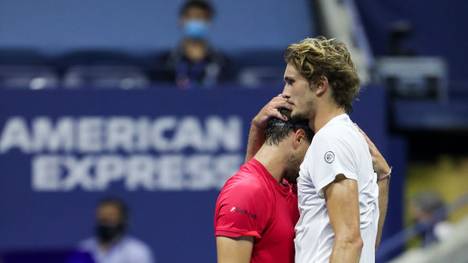 Dominic Thiem und Alexander Zverev in freundschaftlicher Umarmung nach den US Open - eine Missachtung der Corona-Regeln