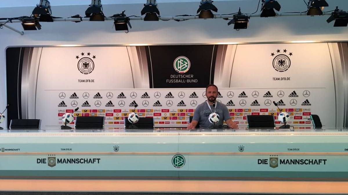 Unser Reporter vor Ort hat auf dem Podium Platz genommen