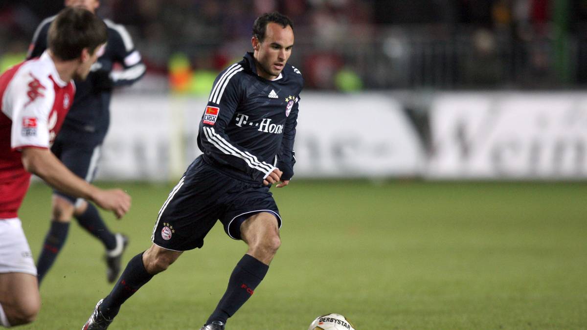 Auf Geheiß des damaligen Trainers Jürgen Klinsmann sicherten sich die Bayern im Januar 2009 die Dienste des US-Stars LANDON DONOVAN. Der Offensivspieler wechselte auf Leihbasis an die Säbener Straße 