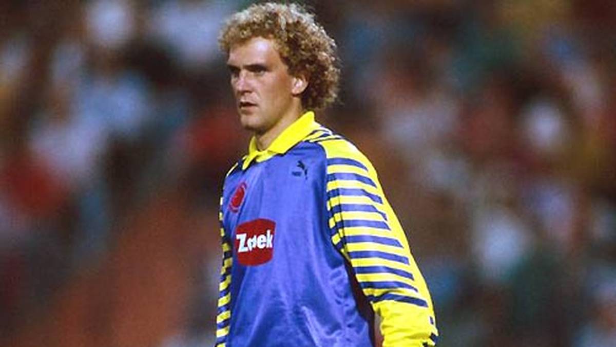 Neon war Anfang der Neunziger Jahre angesagt. So auch beim damaligen Düsseldorfer Torhüter Jörg Schmadtke