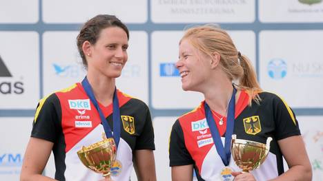 Lena Schöneborn (l.) und Annika Schleu feiern ihren zweiten Platz