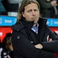 Trainer Bo Henriksen hat mit dem FSV Mainz 05 im Abstiegskampf die Kurve bekommen. Doch der Coach warnt.