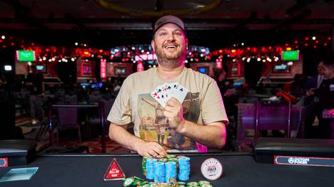 Scott Seiver mit seinem dritten Bracelet bei der WSOP 2024