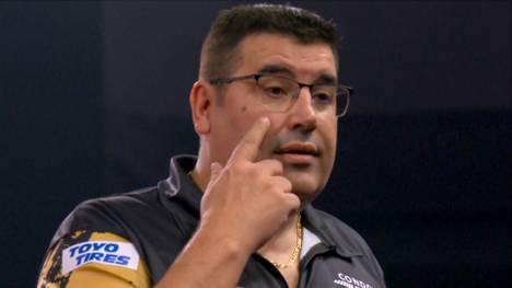 Jose de Sousa sorgt bei der Darts-WM für ein Mega-Comeback. Zuvor hat er aber vor allem mit dem richtigen Spielstand zu kämpfen.