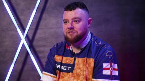 Josh Rock galt schon immer als großes Talent, nun lässt er endlich auch Ergebnisse folgen. Zu Premier-League-Diskussionen um seine Person hat er eine klare Meinung.