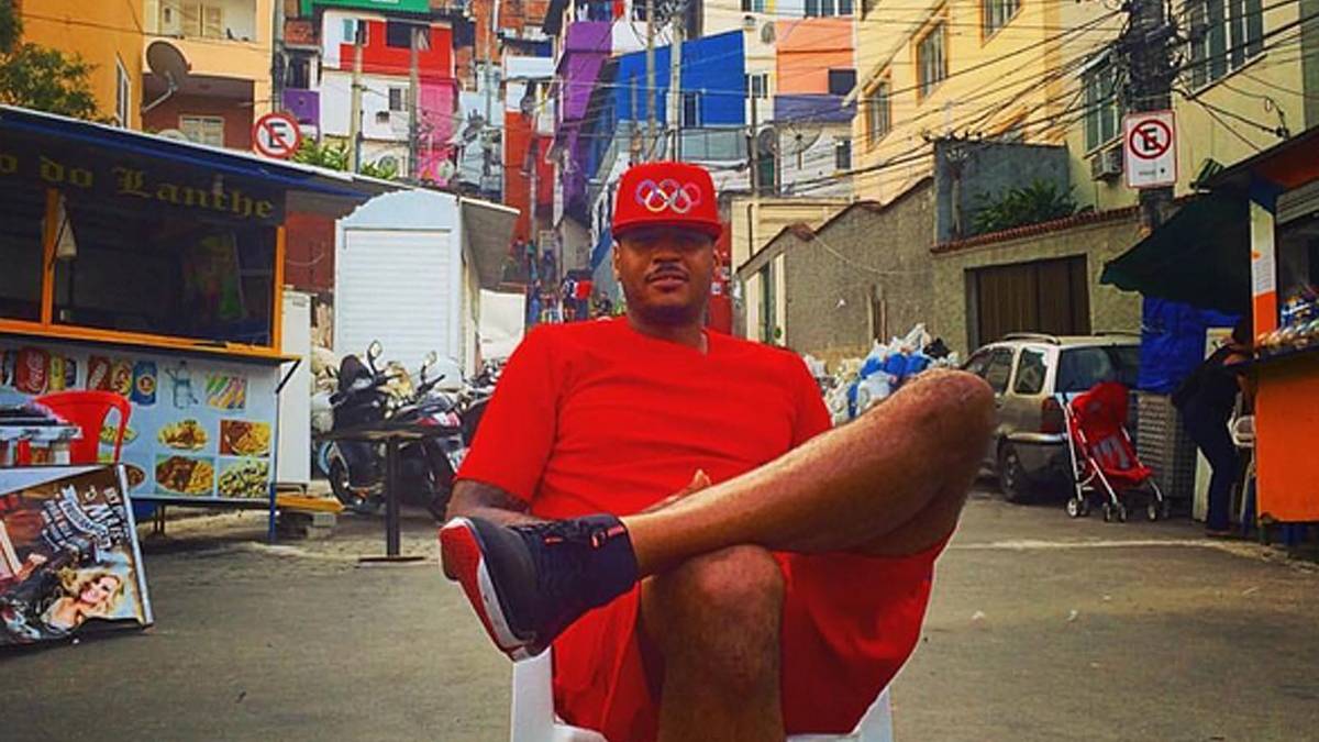 "Ich habe das erkundet, was die Leute als gruselig, verängstigend und geisterhaft bezeichnen. Ich nenne es bequem, gemütlich und Heimat", beschreibt US-Basketballer Carmelo Anthony seinen Besuch in den Favelas von Rio de Janeiro