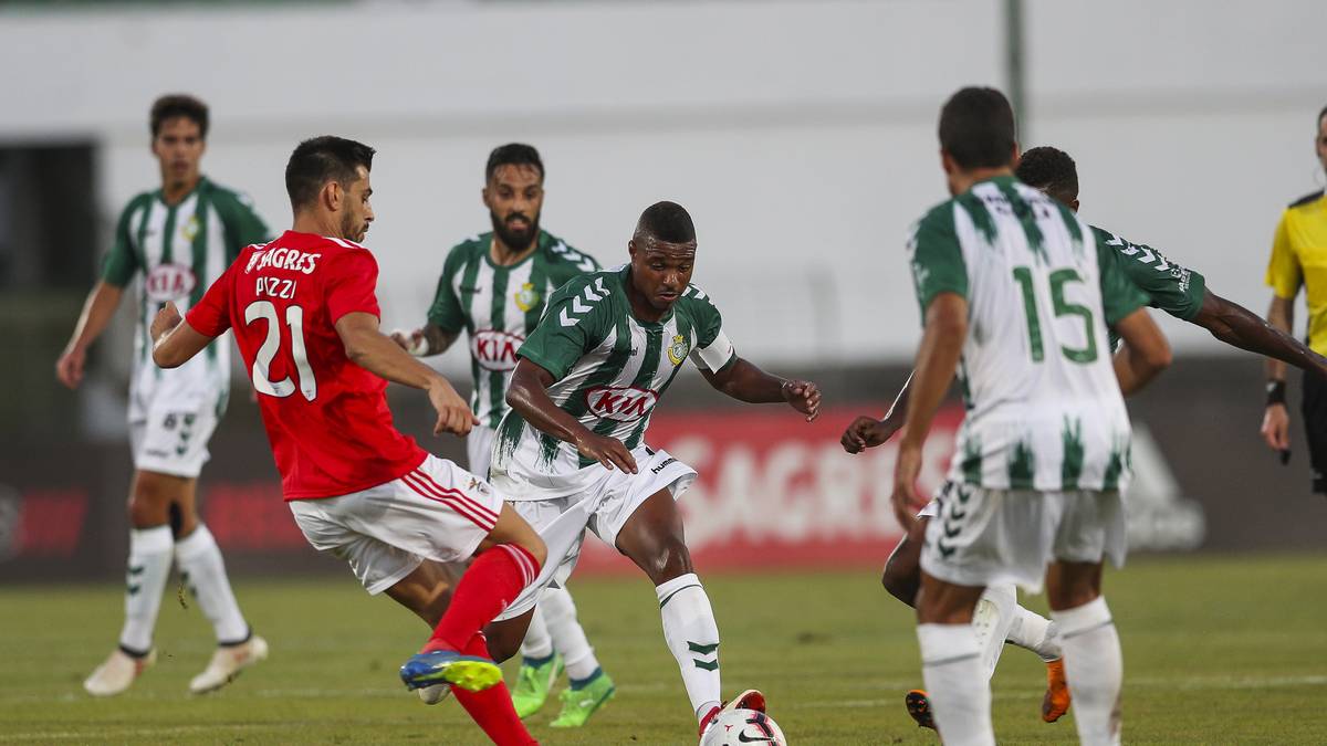 Zudem ist VITORIA SETUBAL auf Rang 15 bereits auf zehn Punkte davongezogen, die reifere und erfahrenere Mannschaft und hat auch noch den Vorteil auf seiner Seite, mit nur -7 das bessere Torverhältnis gegenüber Feirense (-29) zu haben