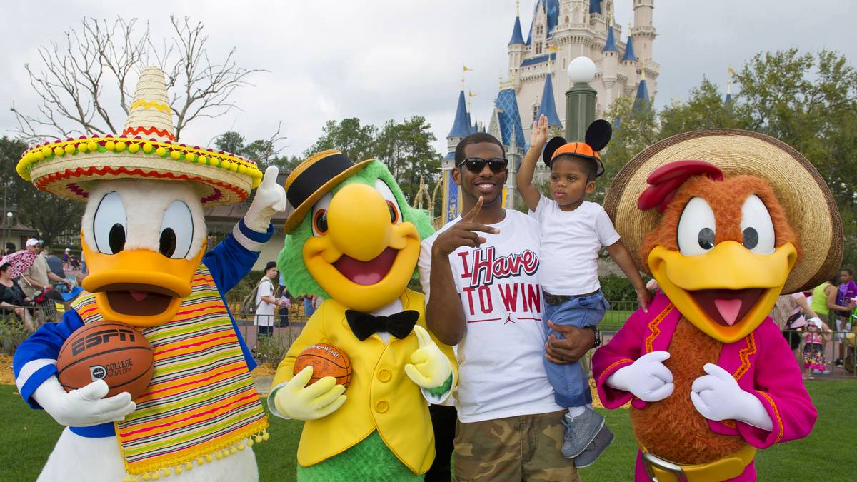 2012 gastiert das Event in Orlando. Chris Paul (2. von r.) nutzt die Gelegenheit für einen Abstecher nach Disney World