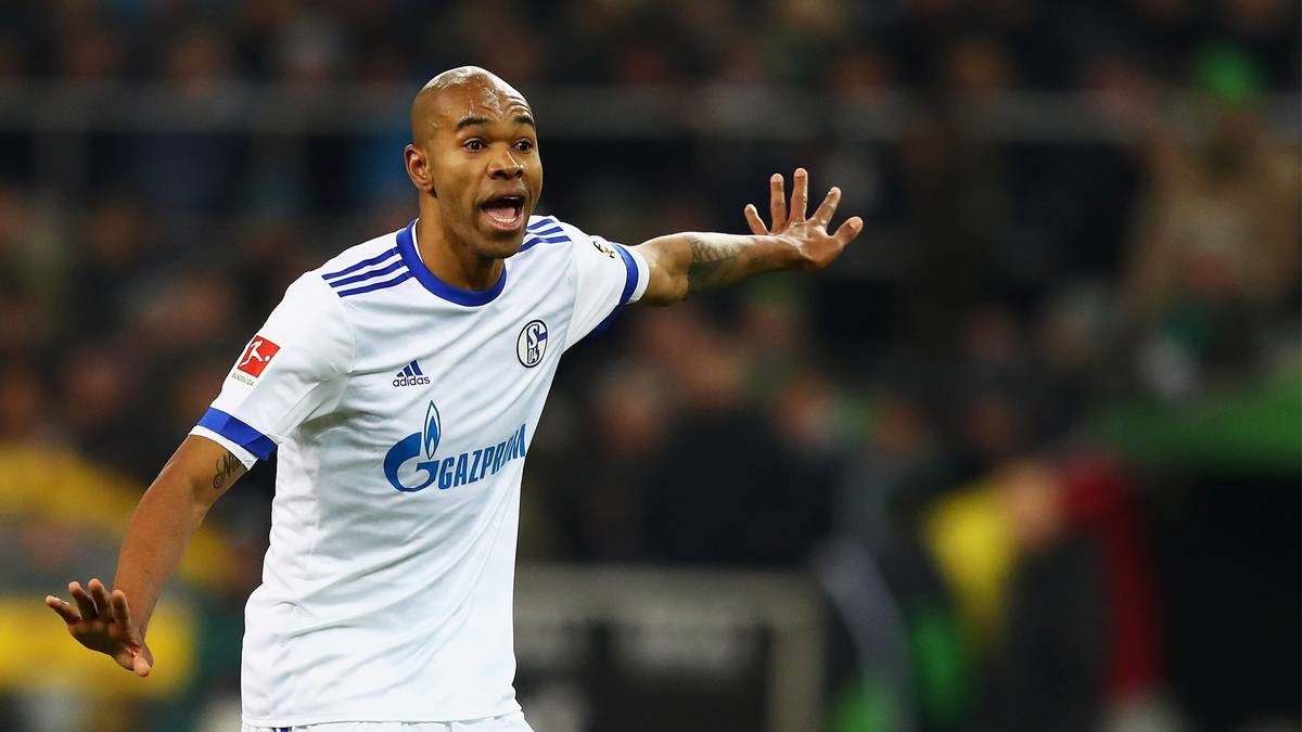 Der 35-jährige Zwei-Meter-Riese ist einer der formstärksten Innenverteidiger der Liga. Kein Wunder, dass Schalke mit diesem Mann auf Platz 2 kletterte