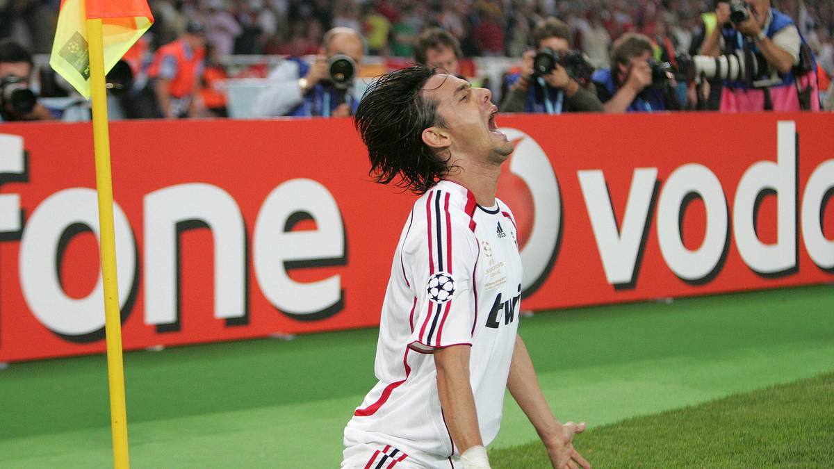 FILIPPO INZAGHI: Er war ein begnadeter Torjäger, aber niemand mochte Inzaghi so richtig. Grund waren seine versteckten Fouls, seine Schwalben und sein oft übertriebener Torjubel an der Eckfahne