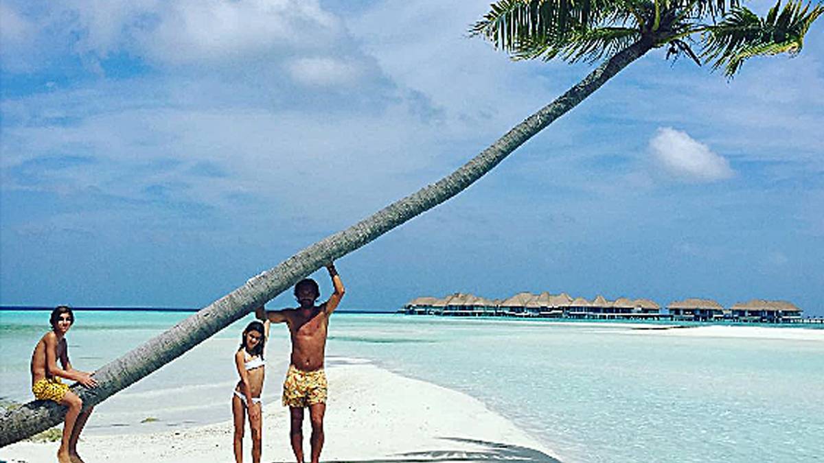 Andrea Pirlo genießt mit seiner Familie die fußballfreie Zeit bei seinem Klub New York City FC unter Palmen. Bei dem Anblick möchte so mancher weibliche Fan eine Badenixe sein