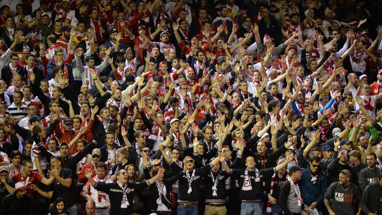 Britische Fans besingen Security-Mann