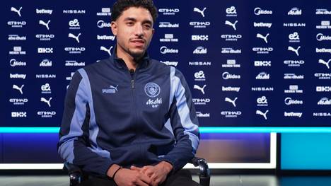Der Wechsel von Omar Marmoush zu Manchester City ist offiziell. Der Ägypter spricht erstmals als Manchester-City-Spieler.