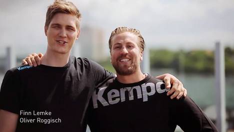 Finn Lemke (l.) und Oliver Roggisch singen "Hamburg, meine Perle"