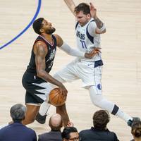 Freude bei den Dallas Mavericks! In den NBA-Playoffs geht die Franchise in Führung - und das trotz Sorgen um Superstar Luka Doncic.