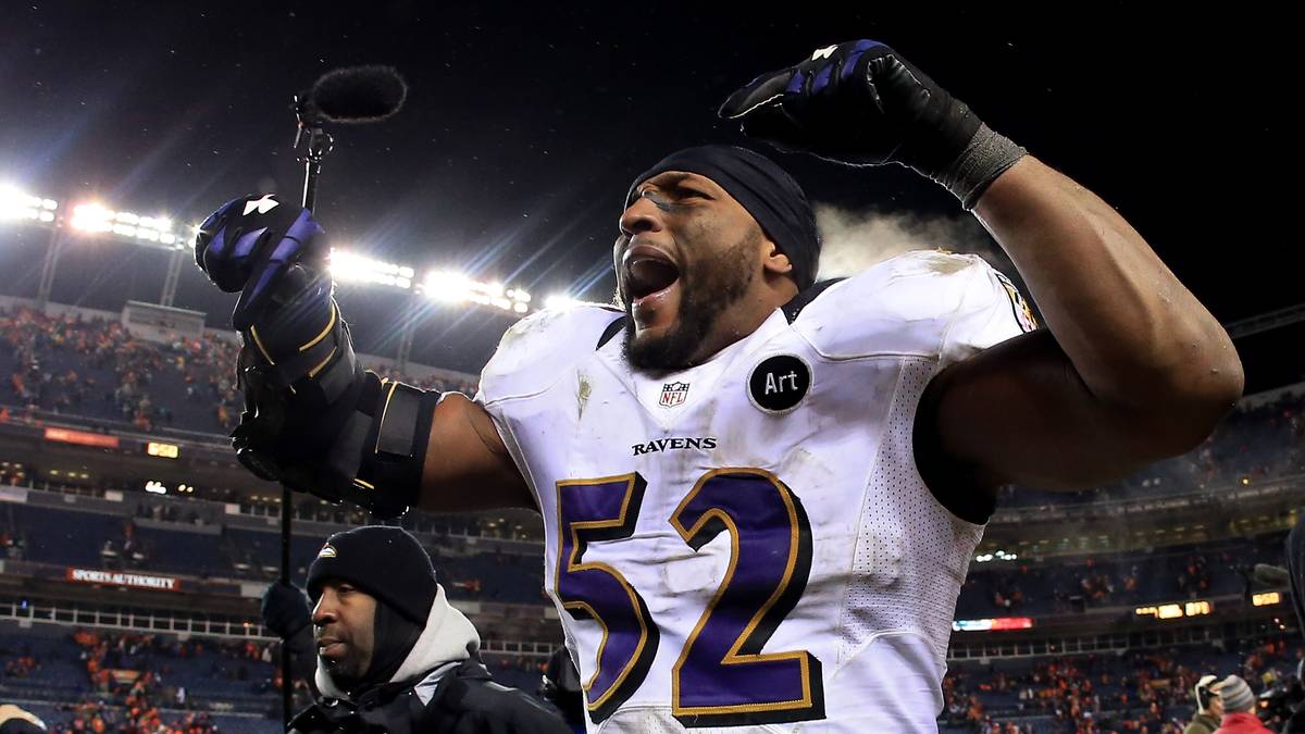 16 JAHRE: Ray Lewis - Baltimore Ravens (1996 - 2012): Lewis spielte in seiner aktiven Karriere als Middle Linebacker in der NFL und gewann dabei zweimal den Super Bowl. 2012 beendete die Ravens-Legende nach 16 Jahren in Baltimore seine Karriere