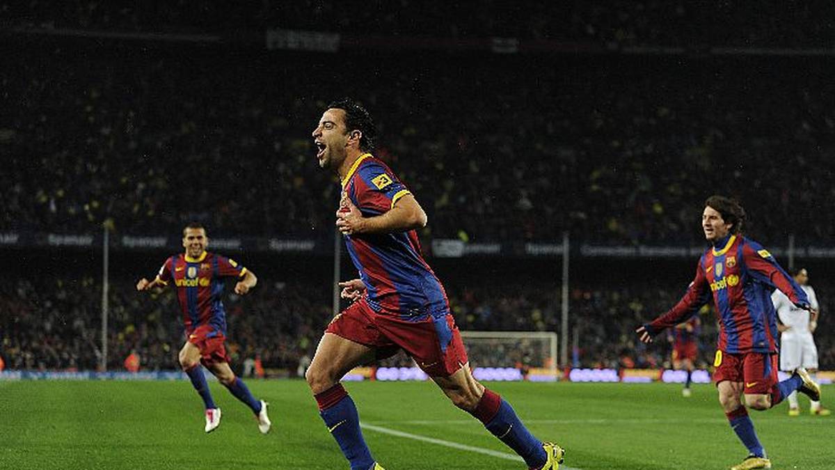 Schnell wurde sein überdurchschnittliches Talent sichtbar. Xavi Hernandez i Creus, wie er mit vollem Namen heißt, durchlief alle spanischen Junioren-Auswahlmannschaften und gehörte seit 1998 der ersten Mannschaft Barcelonas an, wo er stets mit Köpfchen die Geschicke leitete