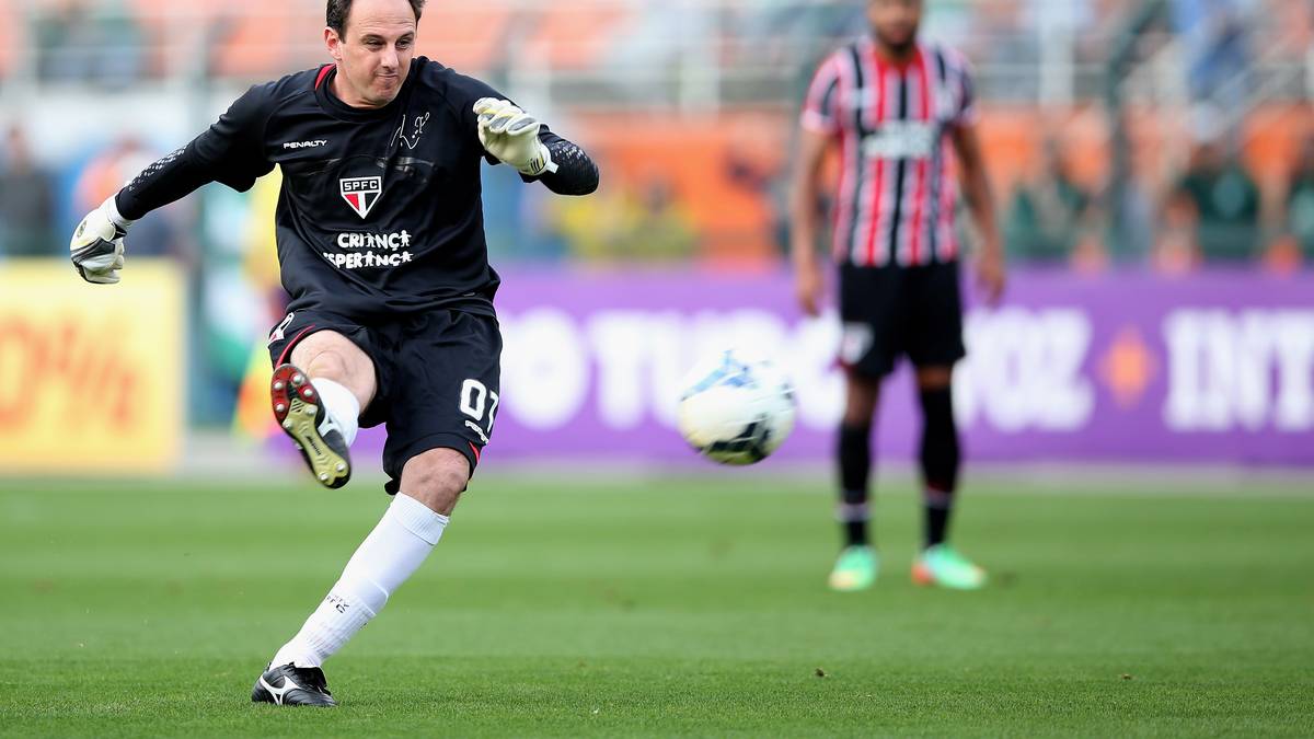 Rogerio Ceni: Letztes Jahr beendete er seine Karriere, die er stets bei Sao Paulo verbrachte. 114 Tore erzielte er per Freistoß oder Elfmeter - und das als Torwart!