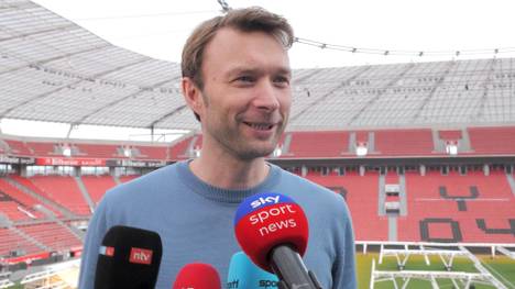 Bayer Leverkusen trifft im Achtelfinale der UEFA Champions League auf den FC Bayern München. Simon Rolfes spricht über die Partie 