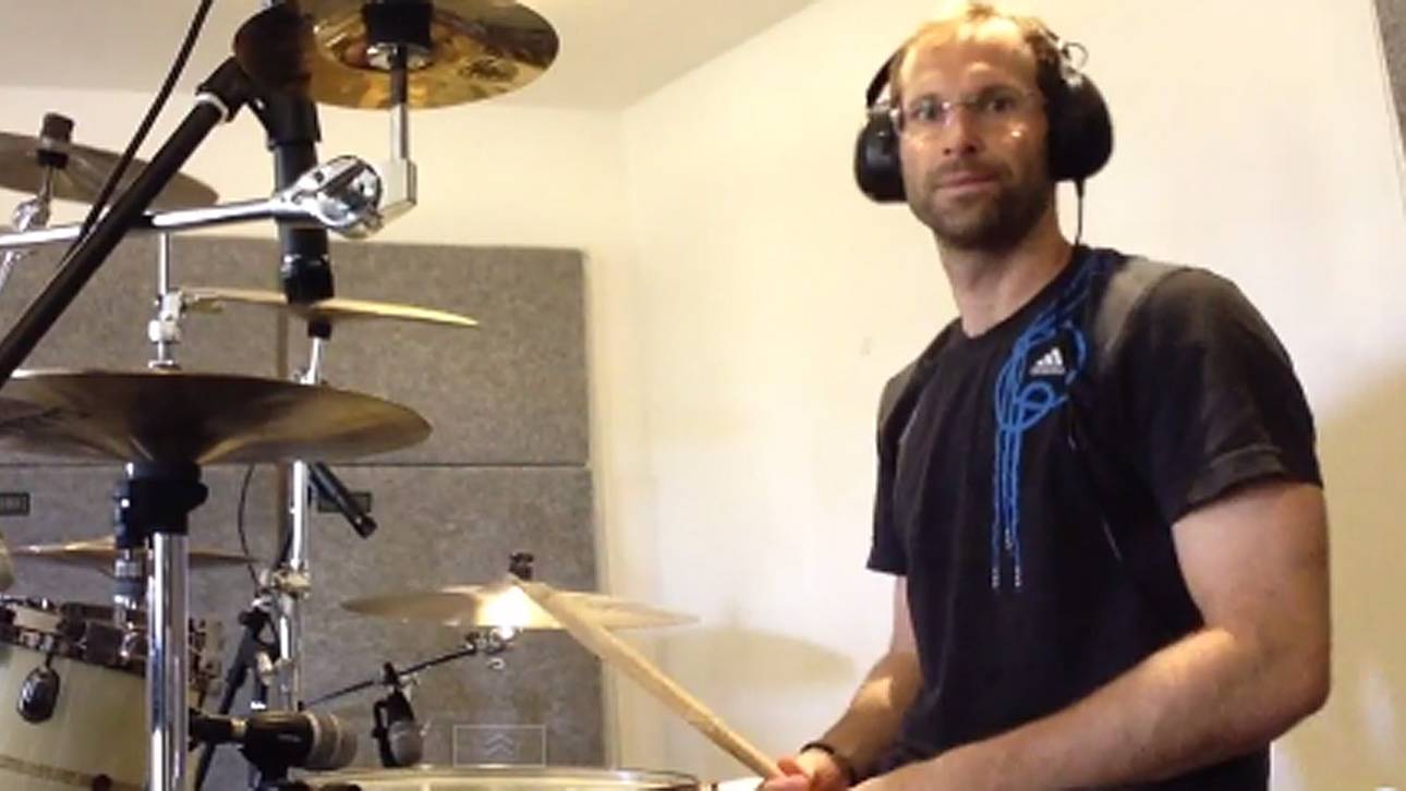 Cech glänzt als Schlagzeuger