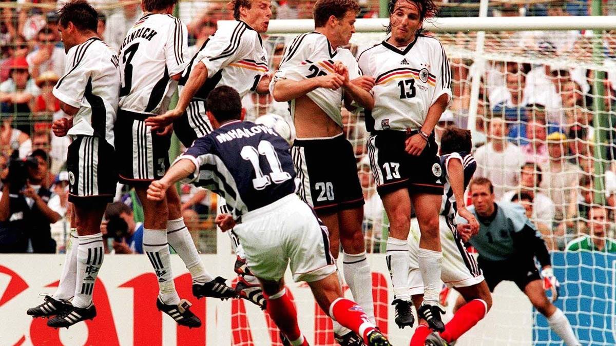 ... Sinisa Mihajlovic: Er beendete 2011 seine Karriere bei Inter Mailand. Insgesamt war er in der Serie A gleich 28 Mal per Freistoß erfolgreich