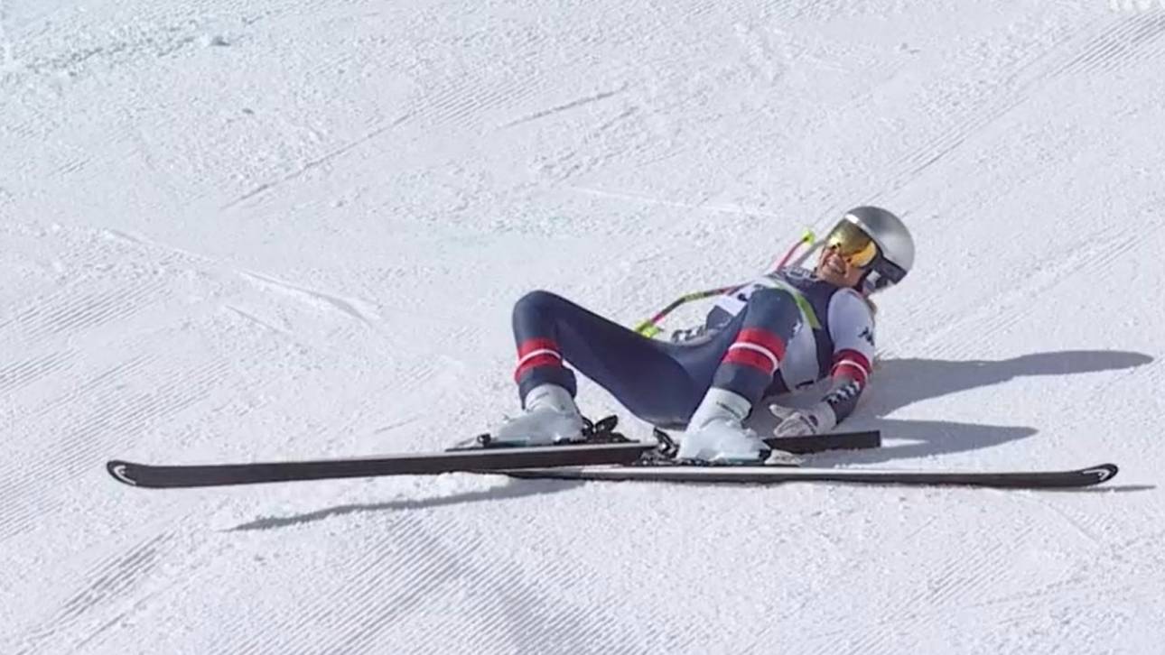 Lindsey Vonn lag nach ihrem Sturz mit verdrehten Skiern auf der Piste