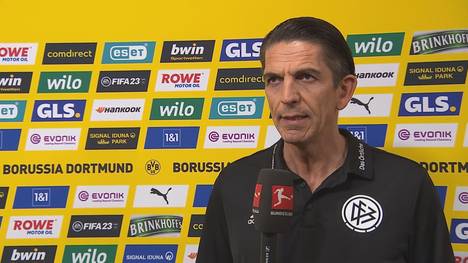 Nach einem strittigen Foul von BVB-Spieler Jude Bellingham an Bayern-Star Alphonso Davies, erklärt der Schiedsrichter Deniz Aytekin nun seine umstrittene Entscheidung. 