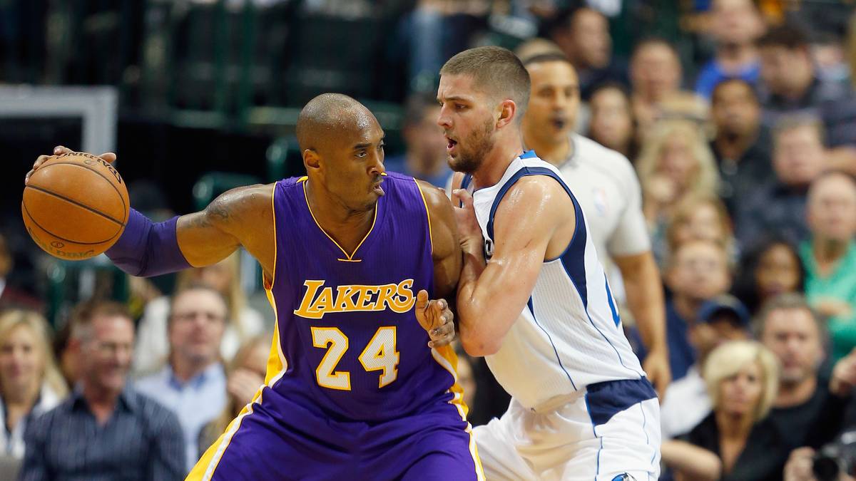 Zum Beispiel Kobe Bryant: Die "Black Mamba" wird als 13. Pick von den Charlotte Hornets ausgewählt und zu den Lakers weitergereicht, wo Bryant bekanntlich Legendenstatus erlangte. 25,4 Punkte im Schnitt, fünfmaliger NBA-Champion, 17-facher All-Star sind nur einige seiner Erfolge. Unvergessen: Seine 81 Punkte gegen die Toronto Raptors in der Saison 2005/2006