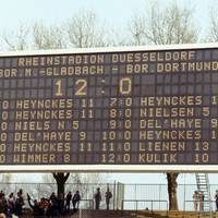 1978 treffen sich Borussia Dortmund und Borussia Mönchengladbach zu einem denkwürdigen Topspiel. Der BVB stellt einen Rekord für die Ewigkeit auf - hat daran aber keine guten Erinnerungen. 