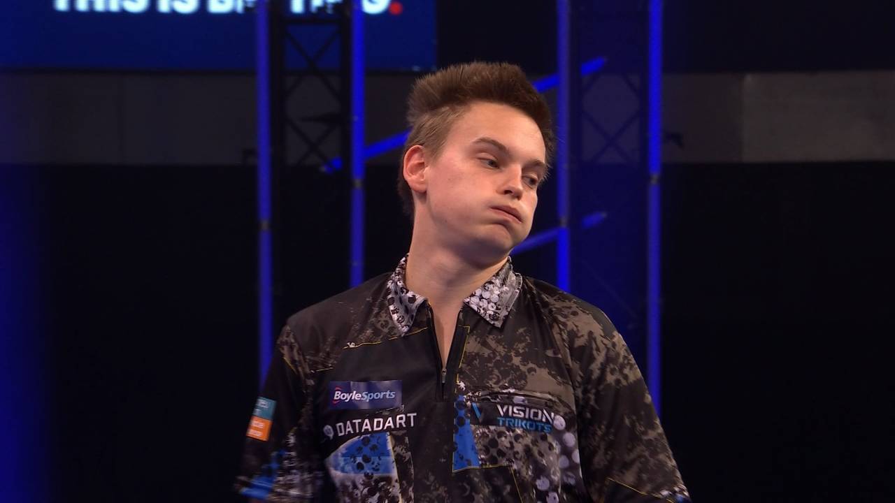Coup gegen Barney! Deutscher lässt Darts-Legende keine Chance