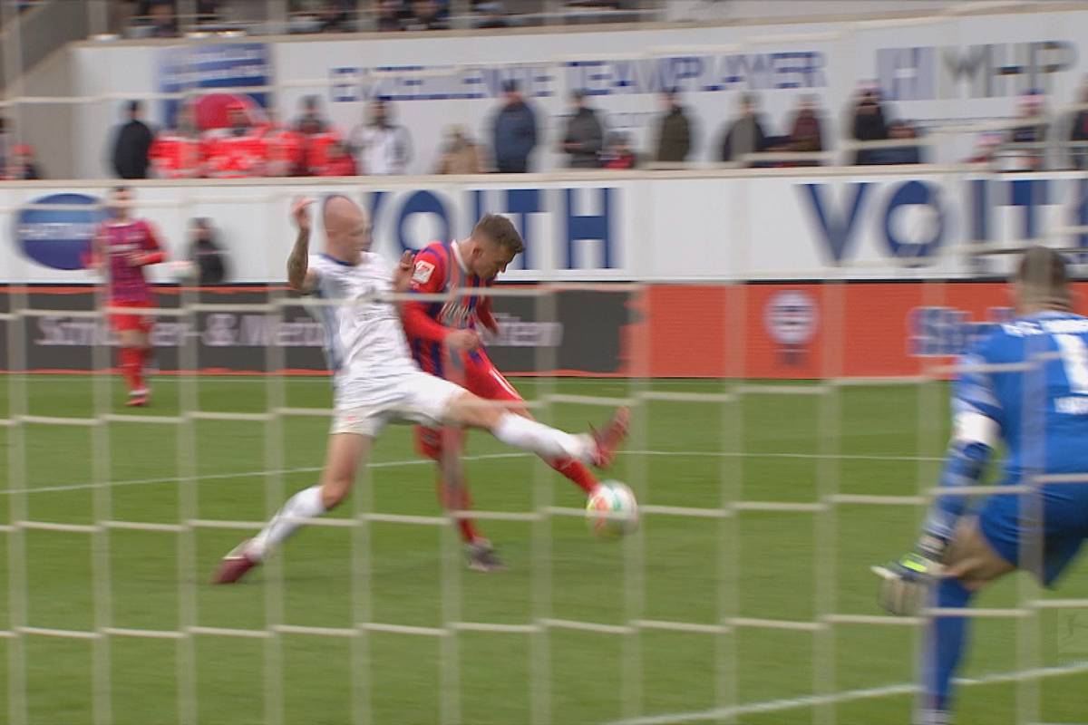 Der 1. FC Heidenheim bleibt oben dran in der Tabelle. Gegen Rostock setzten sich die Ostälbler trotz einer überschaubaren Leistung mit 2:0 durch.