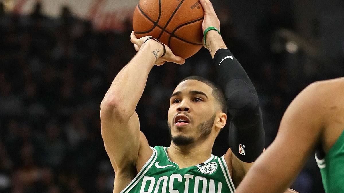 JAYSON TATUM (Small Forward, Boston Celtics) - SAISON 2018/19: 79 Spiele, 15,7 Punkte, 6 Rebounds, 2,1 Assists, 45% Wurfquote