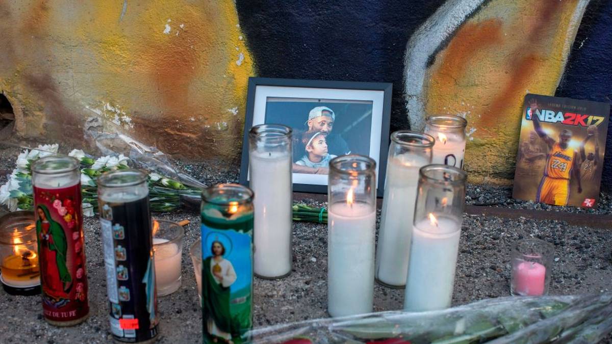 Auch in Downtown Los Angeles haben die Menschen eine Gedenkstätte für den verstorbenen Bryant und dessen 13-jährige Tochter Gianna errichtet