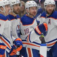 Eishockey-Star Leon Draisaitl hat mit den Edmonton Oilers in der zweiten Play-off-Runde der NHL einen Fehlstart hingelegt.