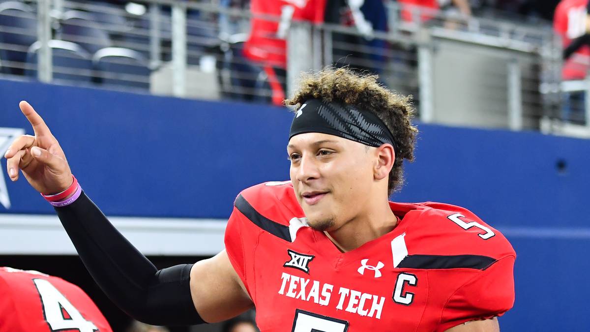 10. KANSAS CITY CHIEFS - PATRICK MAHOMES II (Quarterback, Texas Tech): Die Chiefs tauschen mit den Bills von 27 auf 10 hoch und draften zum ersten Mal seit 1983 einen Quarterback. Mahomes soll der QB der Zukunft werden - ein riskanter Trade. Vor allem waren noch gute Optionen für die Defense zu haben