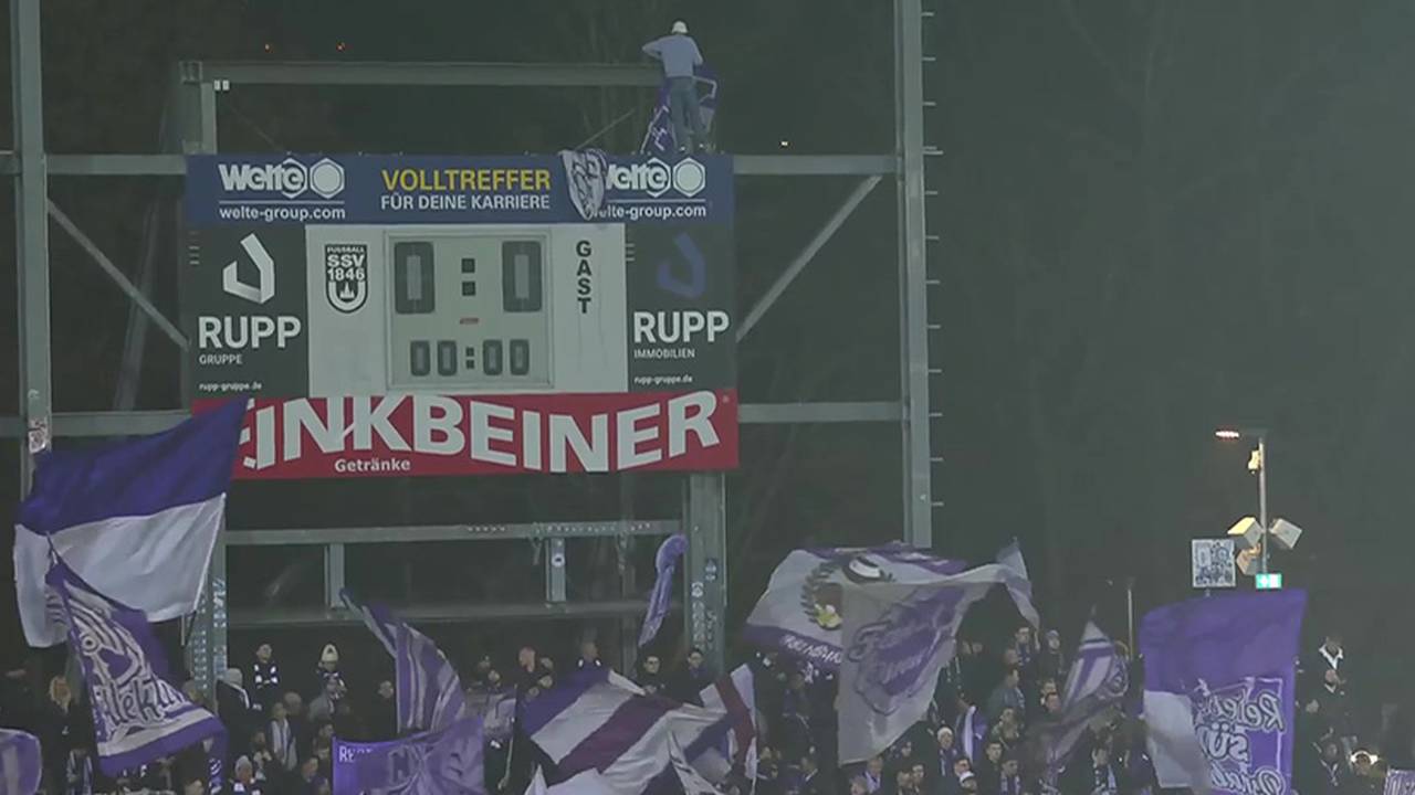 Fan klettert auf Anzeigetafel - mit weitreichenden Folgen