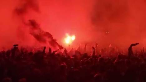Australien zieht dank einem 1:0-Sieg gegen Dänemark ins WM-Achtelfinale ein. In der Heimat sorgt das für einen Ausnahmezustand.