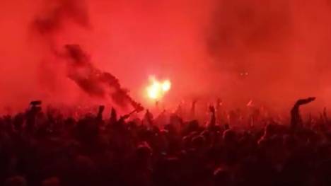 Australien zieht dank einem 1:0-Sieg gegen Dänemark ins WM-Achtelfinale ein. In der Heimat sorgt das für einen Ausnahmezustand.