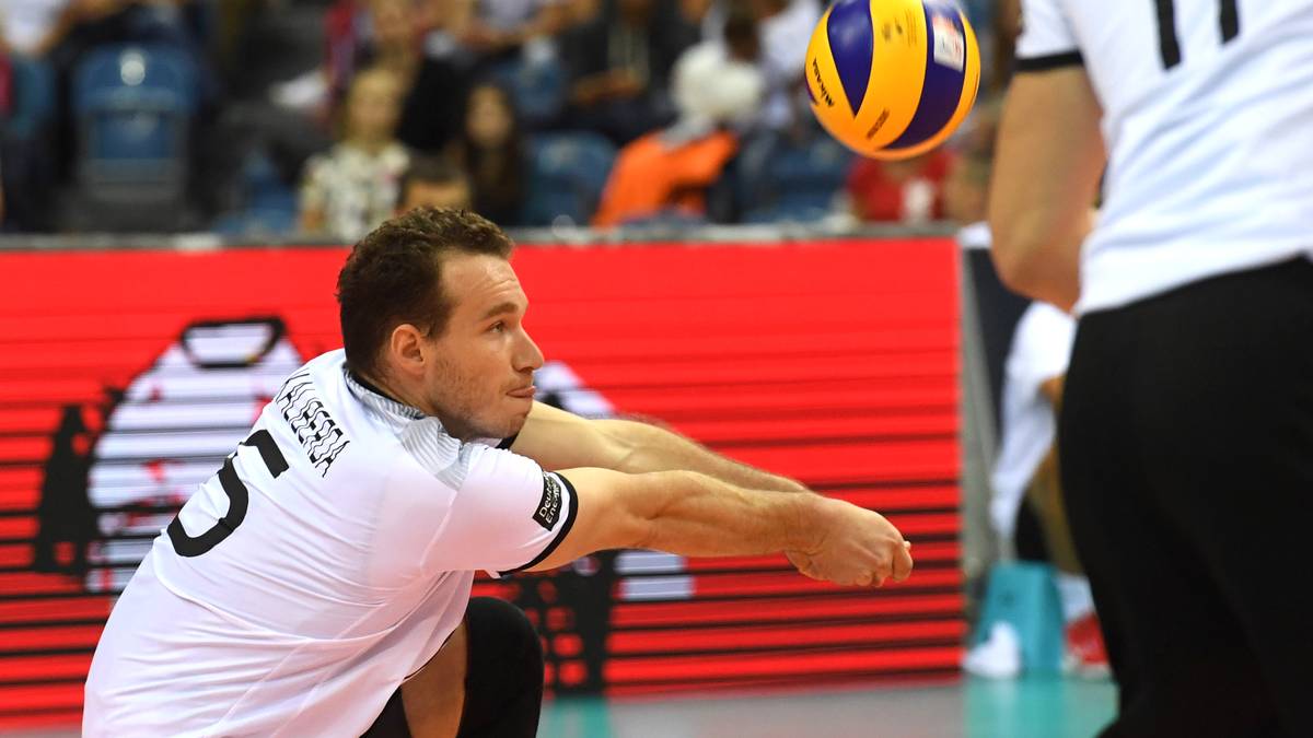 DENIS KALIBERDA (Außen), Ziraat Bankasi Ankara (TUR): Kaliberda ist ein zuverlässiger und intelligenter Angreifer mit extremer Sprungkraft. Zudem hat der 27-Jährige eine starke Annahme