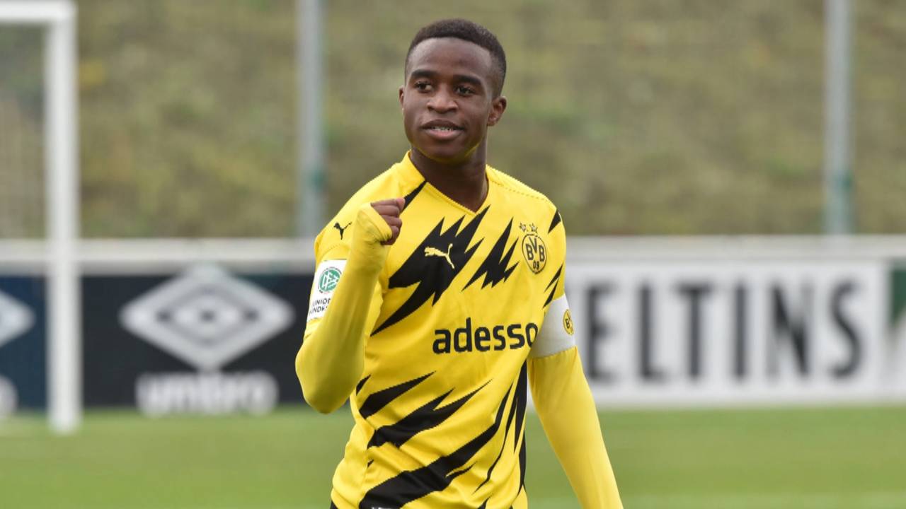 Newsflash: Samuel Eto'o will Youssoufa Moukoko als Messi-Nachfolger