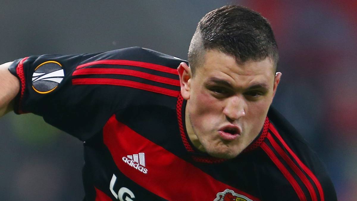 KYRIAKOS PAPADOPOULOS: Von einem Abwehrchef wird gemeinhin erwartet, dass er derselbigen Sicherheit verleitet. Der Grieche ist mit dieser Aufgabe derzeit aber schlichtweg überfordert. Leitete mit einem kläglichen Rettungsversuch den frühen Rückstand ein. Wurde mit zunehmendem Spielverlauf zumindest zweikampfstärker - SPORT1-Note: 4,5 
