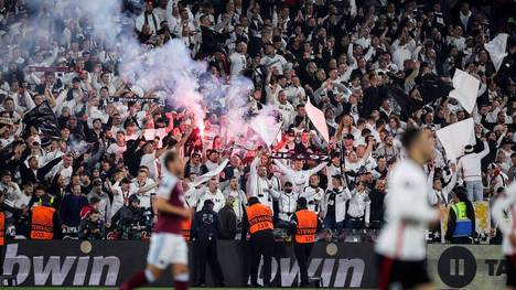 Beim 2:1-Erfolg der Eintracht bei West Ham United wurden die Radiokommentatoren des Hessischen Rundfunks Philipp Hofmeister und Tim Brockmeier bei ihrer Arbeit von Anhängern der Heimmannschaft gestört und sogar körperlich attackiert. 
