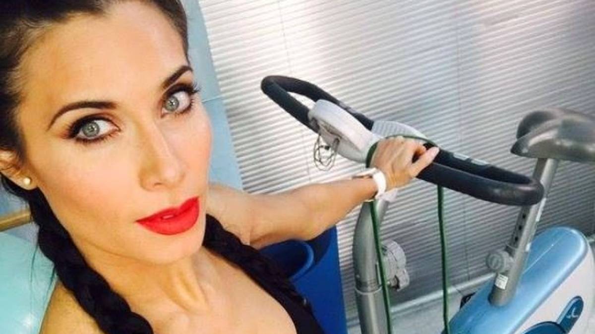 Pilar Rubio hält sich schonmal fit, damit sie ihren Mann Sergio Ramos (Spanien) bei der EM ausdauernd unterstützen kann