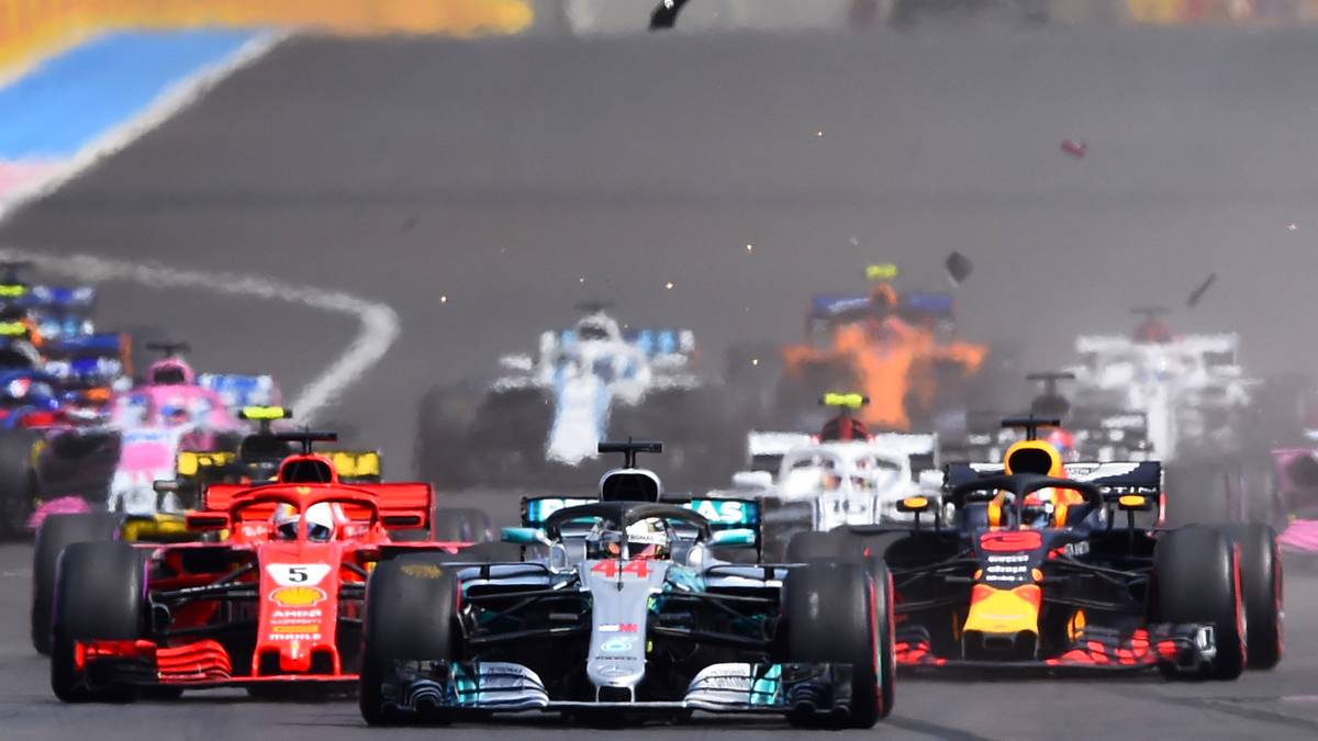 The Guardian: "In einem Titelkampf, der wohl bis zum Schluss eng bleibt, wird die Leistungsfähigkeit unter Druck entscheidend sein. In Frankreich fehlte sie Sebastian Vettel mal wieder, Lewis Hamilton nutzte dies ganz nüchtern und dominant. Wenn er am Ende seinen fünften WM-Titel holt, haben solche Momente den Unterschied gemacht"
