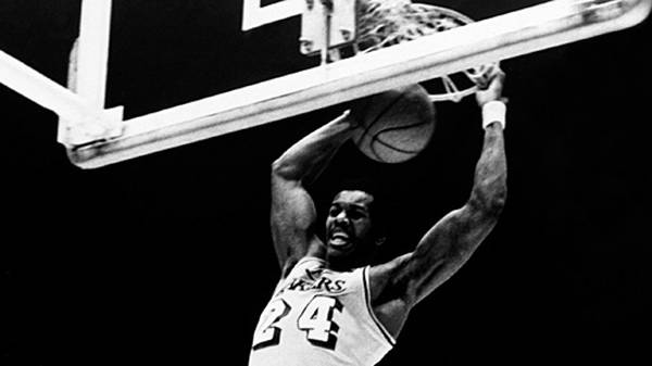 KERMIT WASHINGTON (NBA, L.A. Lakers, 60 Tage, 26 Spiele): Er schlägt 1977 Kevin Kunnert (Houston Rockets) auf dem Court nieder, danach bricht er dem späteren Coach Rudy Tomjanovich die Nase und den Kiefer - im Krankenwagen schmeckt er sogar sein Rückenmark. Es ist damals die längste Sperre der Liga-Geschichte