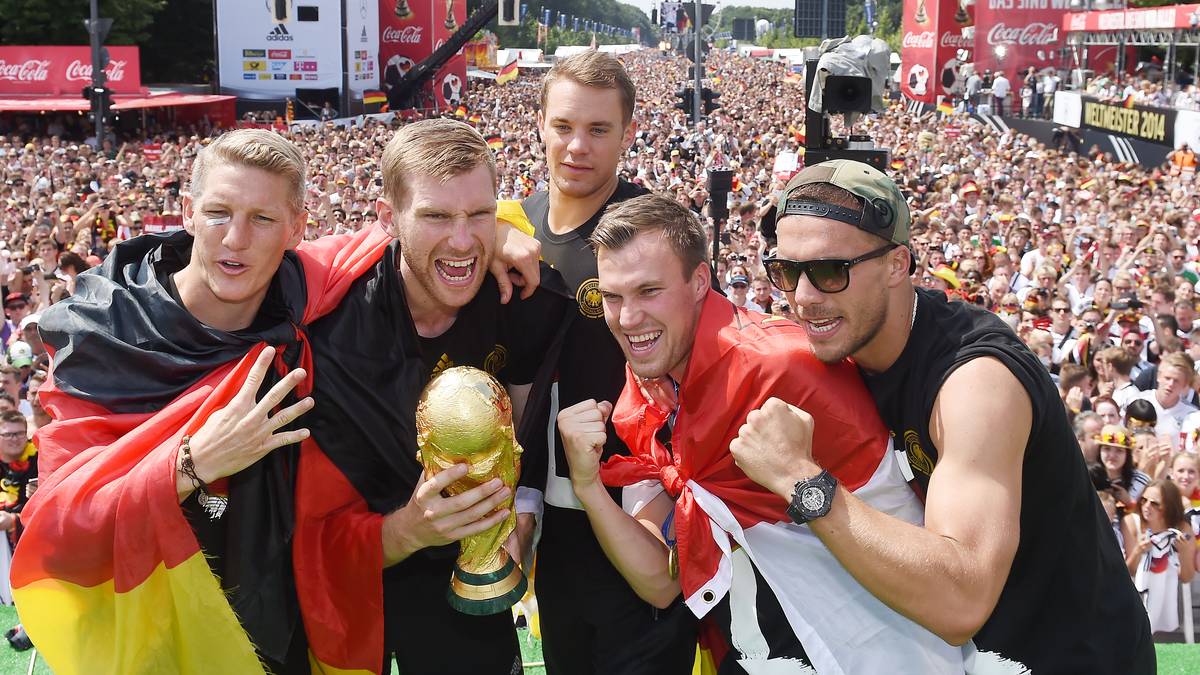 Nach den negativen Schlagzeilen folgt aber gleich der nächste große Titel im Sommer 2014: die Weltmeisterschaft mit der deutschen Nationalmannschaft