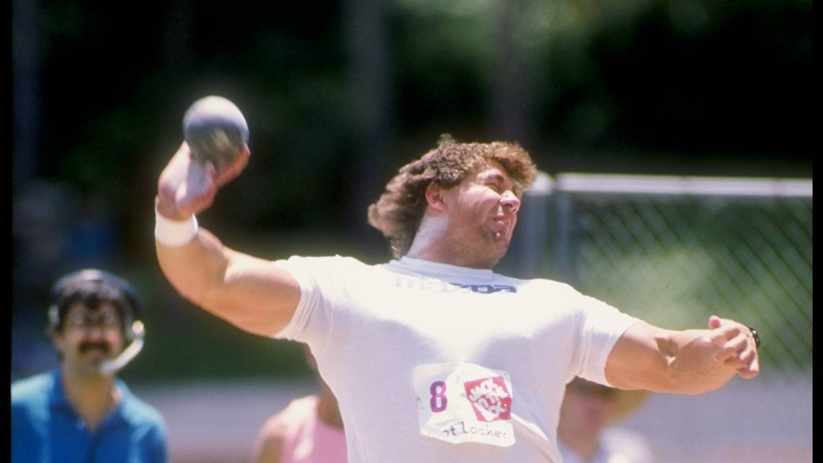 Randy Barnes bei seinem Weltrekord im Kugelstoßen am 20. Mai 1990 in Westwood, Los Angeles
