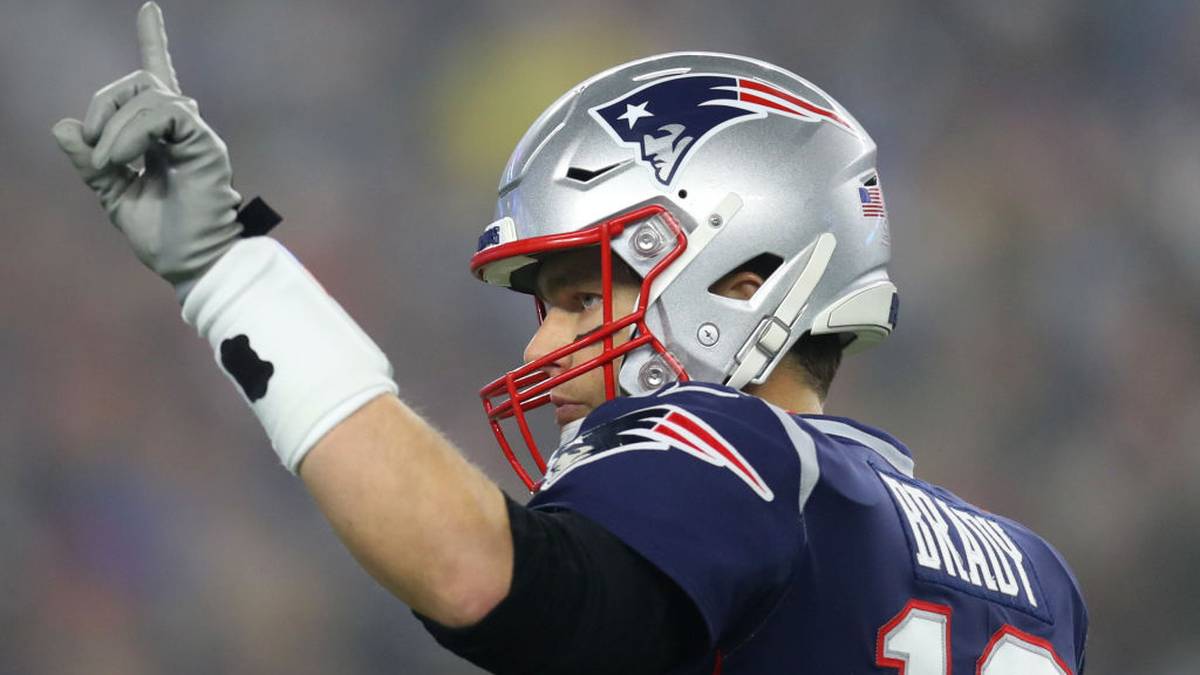 20 Jahre ist es her, dass Tom Brady von den New England Patriots gedraftet wurde. Mit fünf Super-Bowl-Ringen ist der 42-Jährige der erfolgreichste Quarterback in der Geschichte der NFL. Doch wo landet Brady in den Top 10?